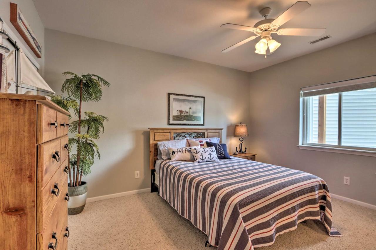Lakefront Ozark Condo With Balcony And Seasonal Pool! Camdenton Exterior photo